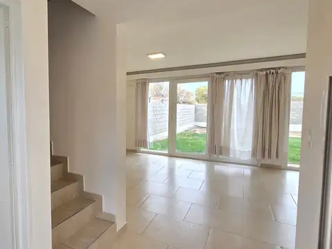 Casa 3 ambientes con 1 baño