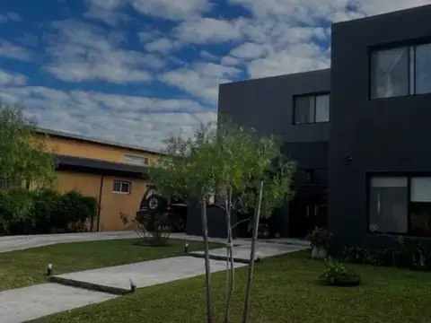 Casa en Venta en Pilar del Este - Santa Elena, USD 210.000