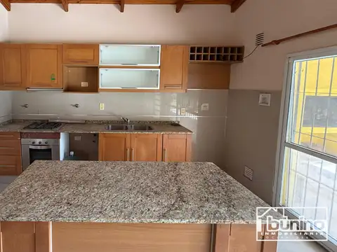 Casa 5 ambientes con 3 baños