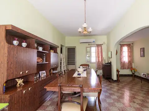 Casa en Venta con 3 cocheras
