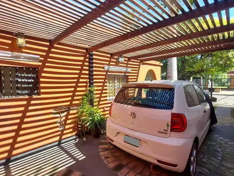 Casa en Venta con 3 cocheras