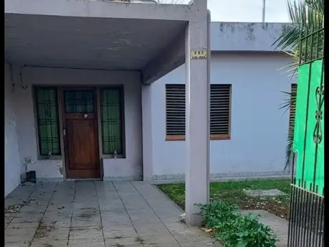 VENTA DE CASA EN TEMPERLEY CON GARAGE y GRAN LOTE