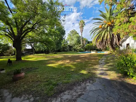 Casa en Venta con 4 cocheras