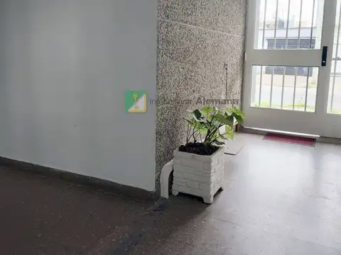 C 142 RECONQUISTA 100, Piso P.Baja