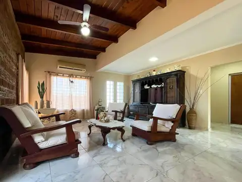 Venta Casa 2 dormitorios - Quincho y Pileta - Luis Palacios.