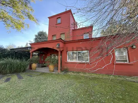 Casa de 7 ambientes 5 baños y amarra en Barrio San Isidro Labrador, Benavidez