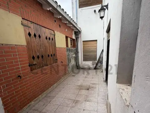 Casa multifamiliar 7 ambientes con duplex, pileta y parrilla