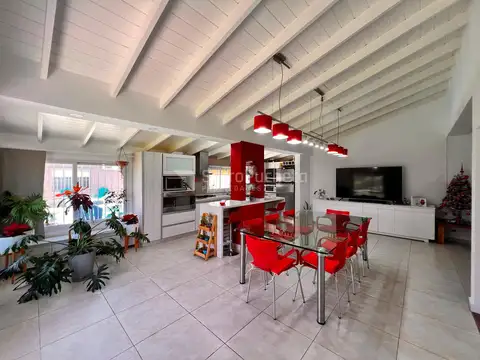Casa en Venta con 4 cocheras