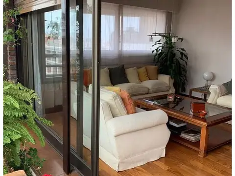 Piso alto c/ vista panorámica. L.C. 2 dorm c/ dep (1 suite), balcon corrido, cochera.