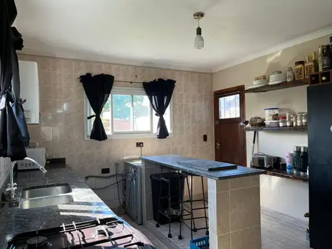 Casa 3 ambientes con 1 baño