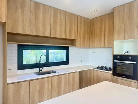 Casa 5 ambientes con 2 baños