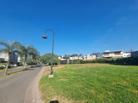 VENTA UNICO LOTE 811 M HARAS MARIA VICTORIA MORENO