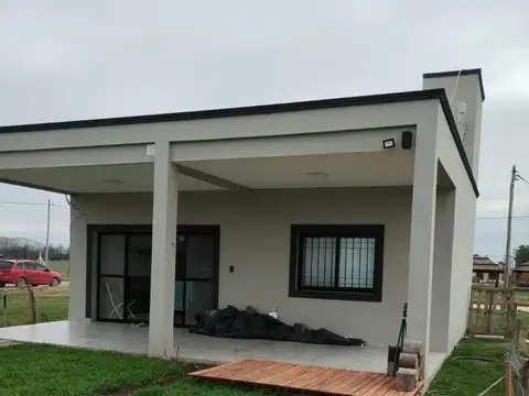 Casa 3 ambientes con 1 baño