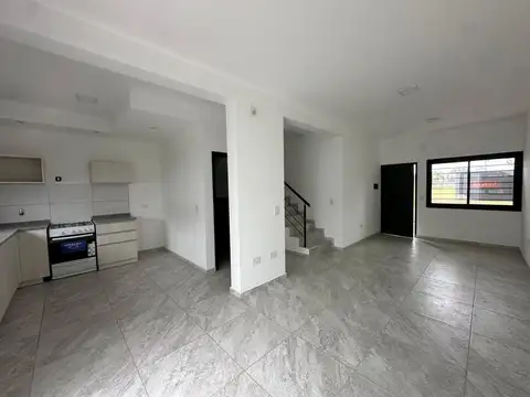 Venta duplex 3 dormitorios en valle cercano.