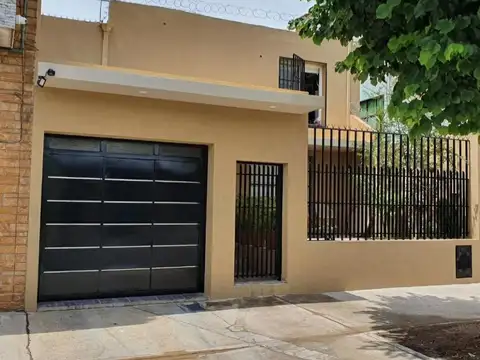 Casa en venta - 3 Dormitorios 4 Baños - 280Mts2 - Villa Lugano