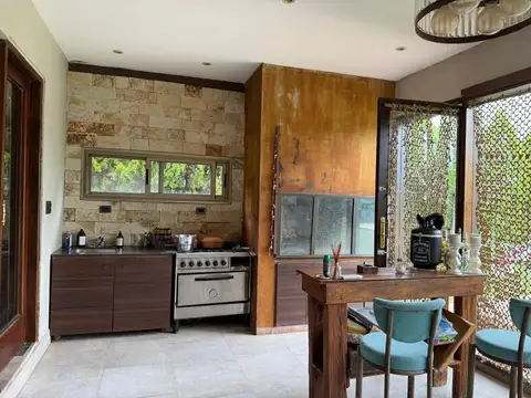 Casa 5 ambientes con 2 baños