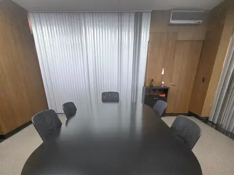 Oficina en Alquiler con 1 cochera
