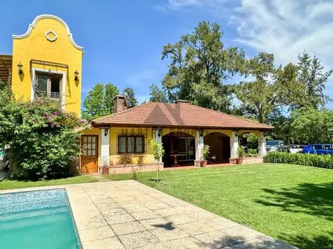 Casa en Venta con 2 cocheras