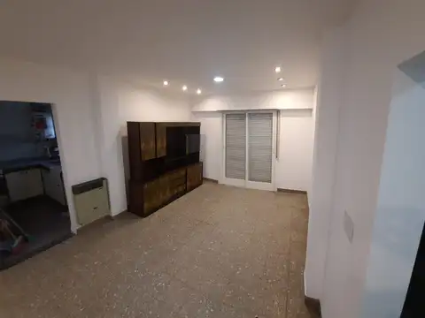 CASA EN 1º PISO 3 AMBIENTES C/TERRAZA