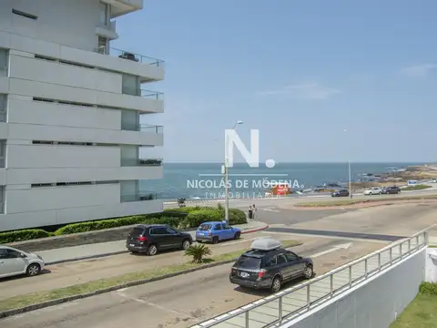 Hermosa vista y cómodos espacios a pasos del mar.