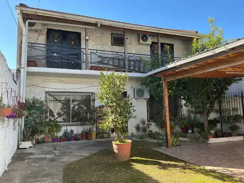 CASA 3 AMBIENTES VENTA ESCALADA LANUS JARDIN