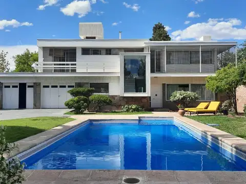 CASA EN LATERAL ACCESO ESTE - ZONA SHOPPING