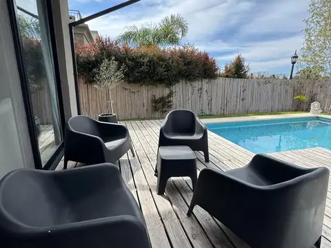 Casa 5 ambientes con 3 baños
