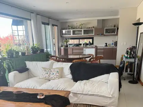 Casa en Alquiler Temporal con 3 cocheras
