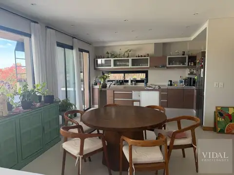 Casa 5 ambientes con 3 baños