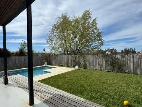 Casa en Alquiler Temporal en Vila Marina II, USD 4.000