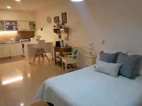 EXCELENTE MONOAMBIENTE AL FRENTE C/ BALCON - AMPLIO - APTO P