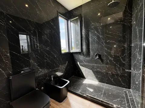 Casa en Venta con 6 cocheras