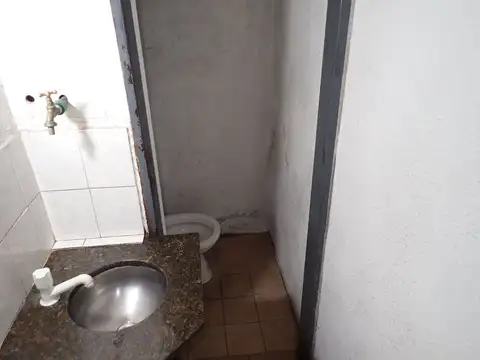 VENTA LOCAL EN MORÓN CON AMPLIO FRENTE SIN EXPENSA