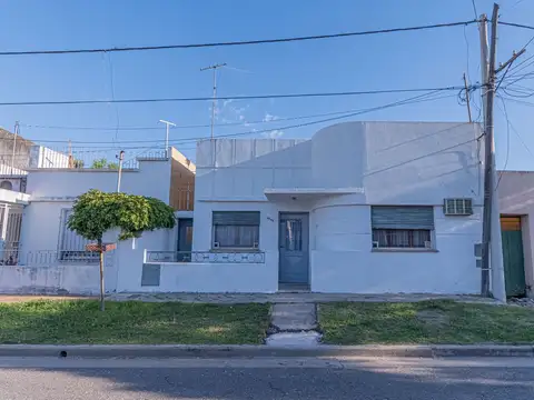 CASA EN VENTA 2 DORMITORIOS Y JARDIN, APTA CREDITO