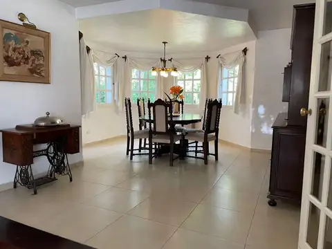 Casa 6 ambientes con 3 baños