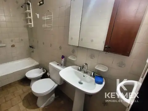 Casa en Alquiler con 3 cocheras