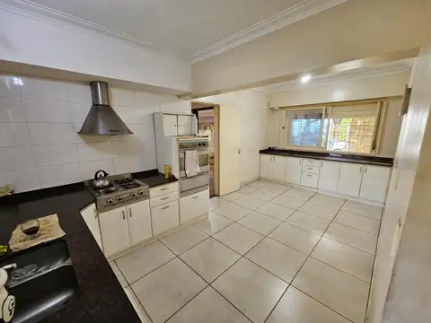 Casa 5 ambientes con 4 baños