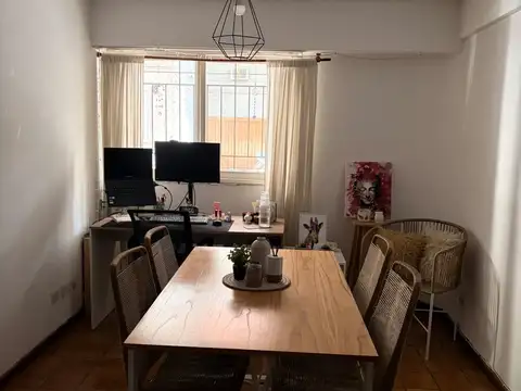 Departamento 2 ambientes al frente, planta baja y patio
