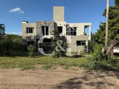 SE VENDE MODERNA PROPIEDAD EN BARRIO SEMI PRIVADO LAGO AZUL
