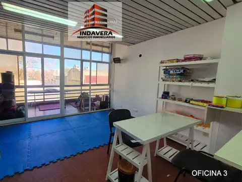 Oficina de 199 m2 totales con 2 cocheras – SUM – Balcón al frente. San Martín Centro
