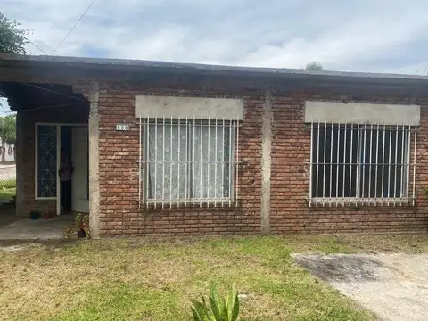 CASA 3 AMBIENTES EN VENTA EN SPEGAZZINI CENTRO