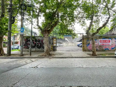 Caseros  al 2200 esquina Pueyrredon