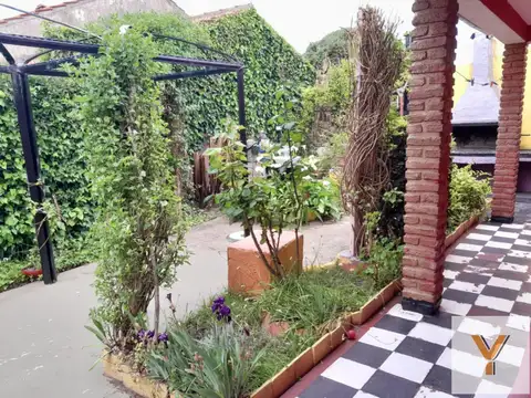 Casa 6 ambientes con 4 baños