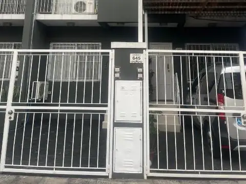 Casa Triplex en venta 5 ambientes con cochera