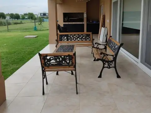 Casa en el cantón Islas a la laguna