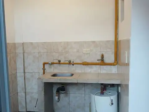 Casa 6 ambientes con 2 baños