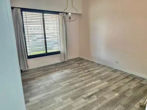 Oficina 5 ambientes con 2 baños