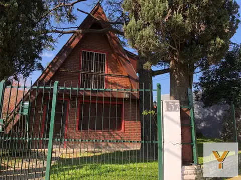Casa en venta - 3 Dormitorios 2 Baños - Cochera - 450Mts2 - Plátanos, Berazategui