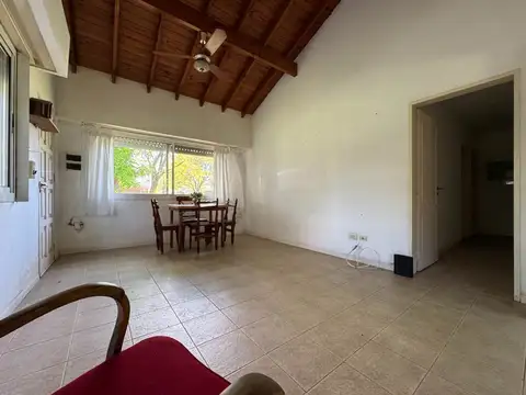 Casa en Alquiler con 2 cocheras