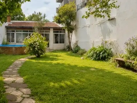 Av. San Pedrito Y Bonifacio, Con Jardin Y Cochera